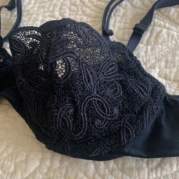 Vintage Victoria’s Secret black embroidered Demi bra size 34B - Picture 2 of 3